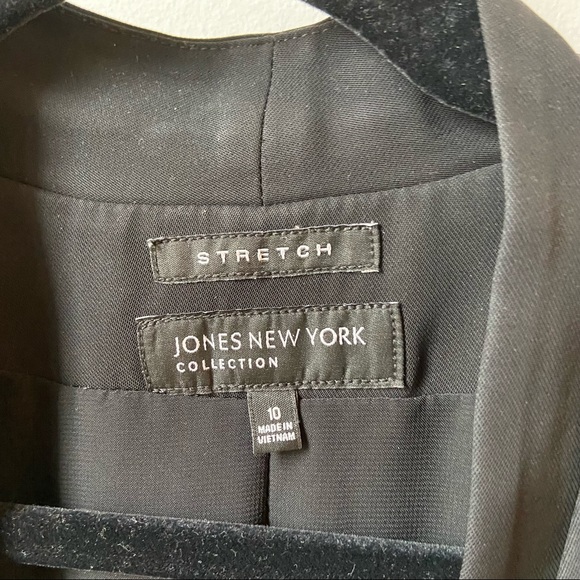 Blazer - Picture 2 of 8